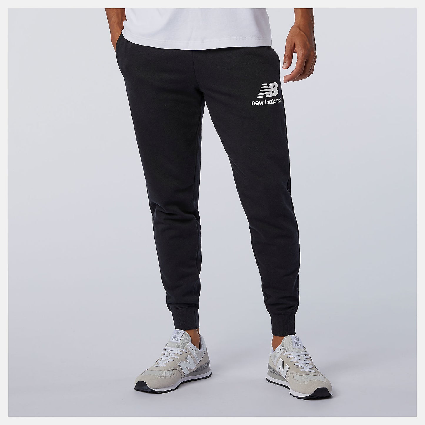 New Balance Outlet - Essentials Stacked Logo Sweatpant