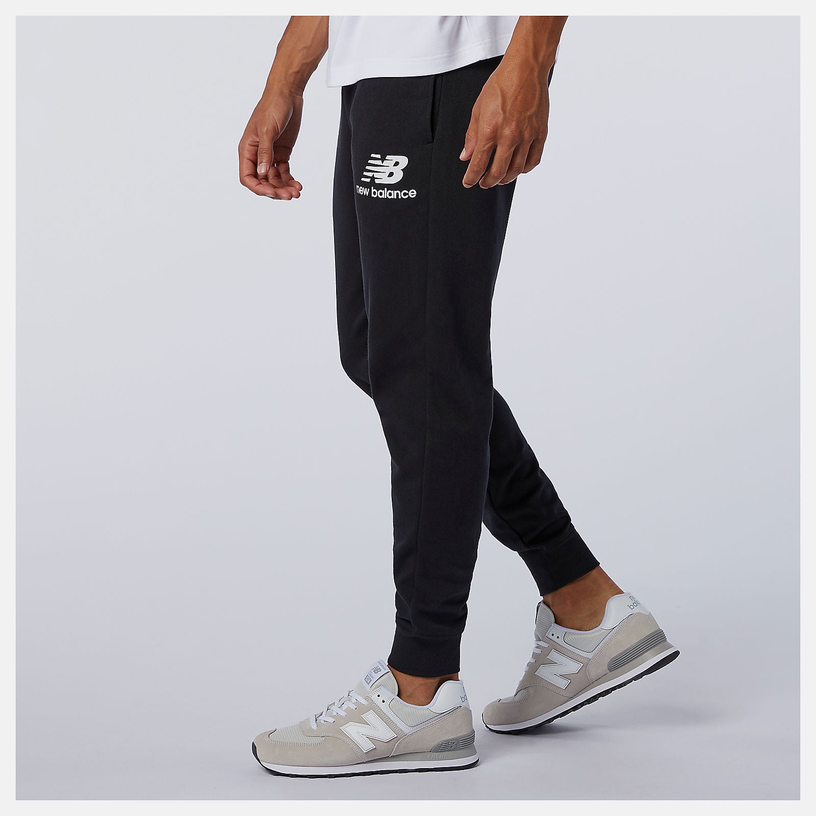New Balance Outlet - Essentials Stacked Logo Sweatpant
