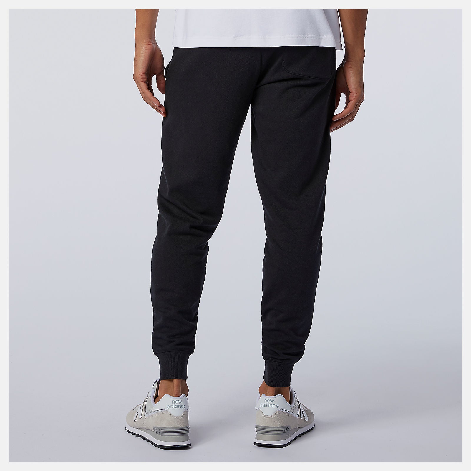 New Balance Outlet - Essentials Stacked Logo Sweatpant