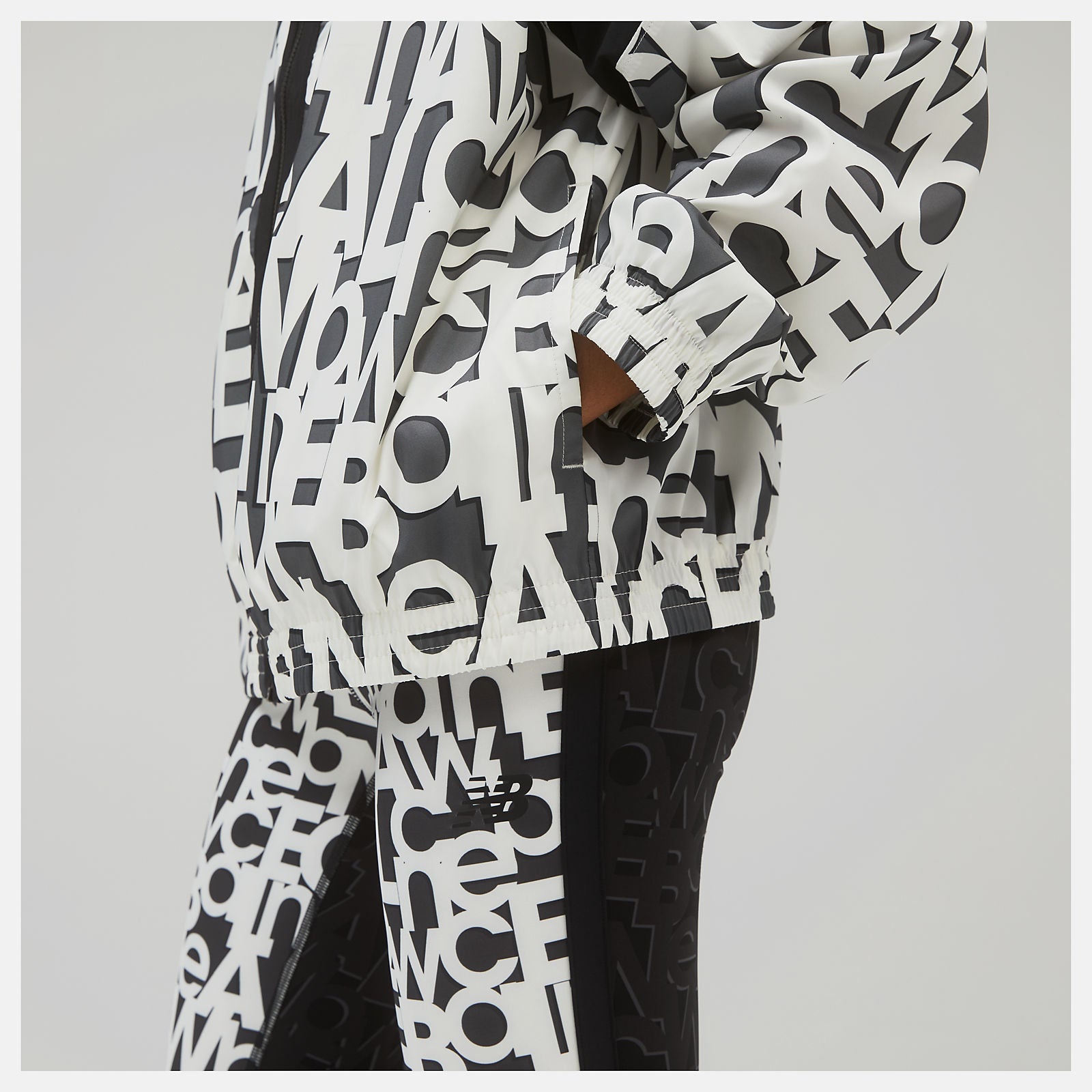 New Balance Sale - Relentless Printed Woven Jacket