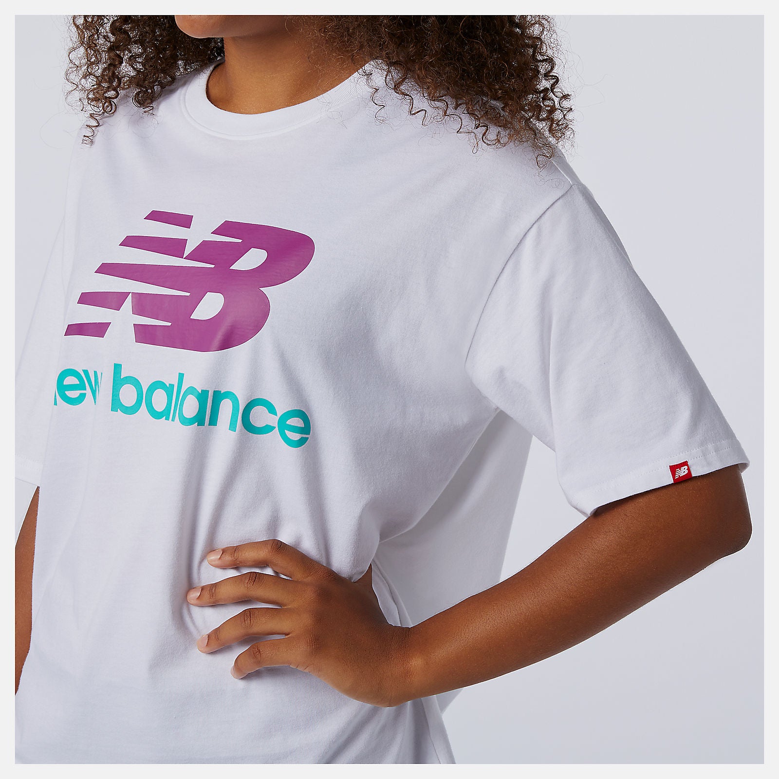 New Balance Outlet - NB Essentials Stacked Logo Tee